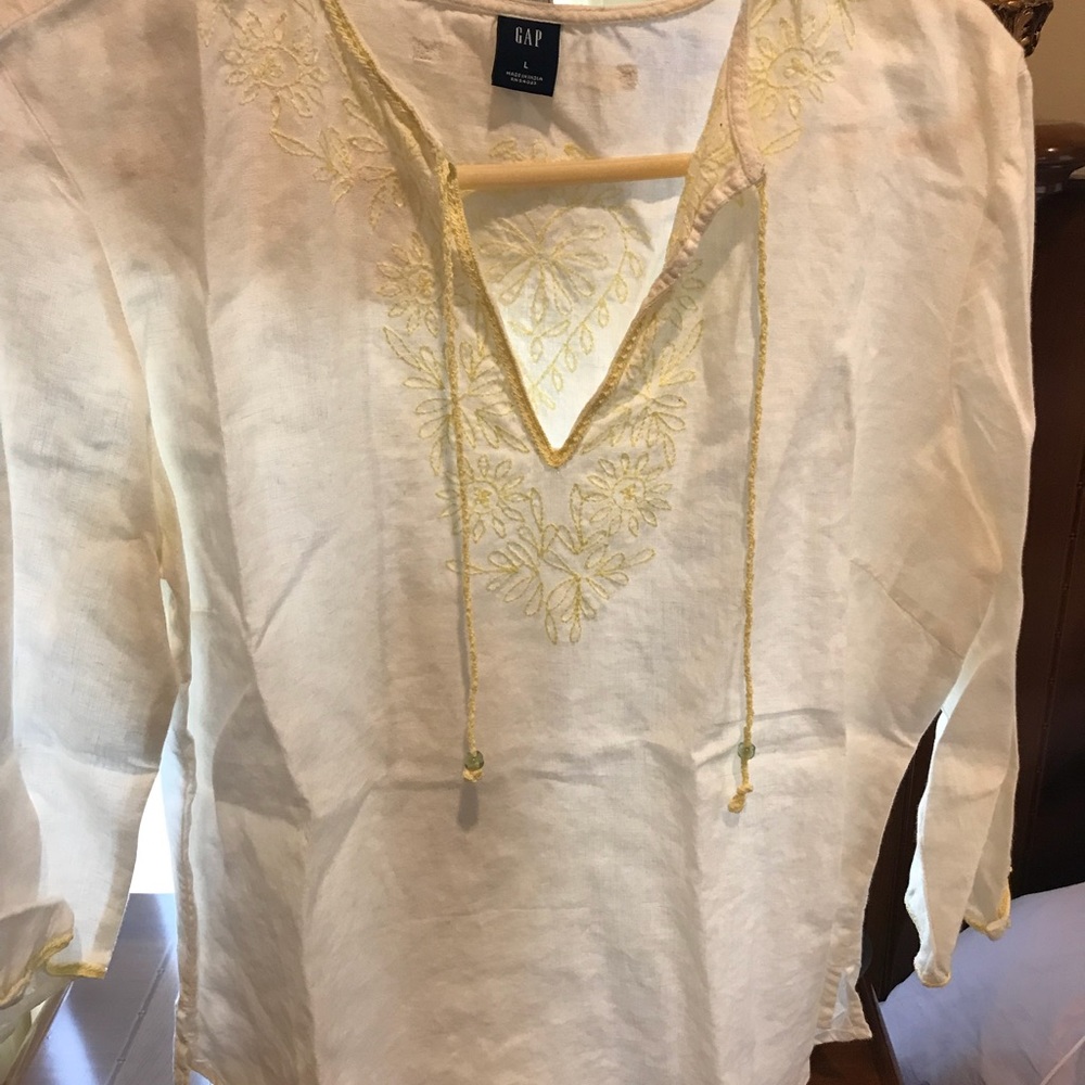 Linen top with embroidery